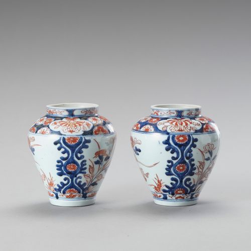 A pair of Imari porcelain vases A PAIR OF IMARI PORCELAIN VASESJapan
, Edo perio&hellip;