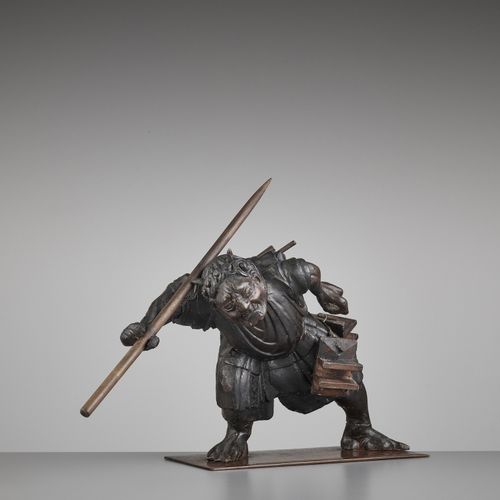 A LACQUERED WOOD OKIMONO OF AN ONI 
日本，19世纪末至20世纪上半叶

漆木鬼怪的和服，手持长矛，拿着一对Geta和一把阳伞&hellip;