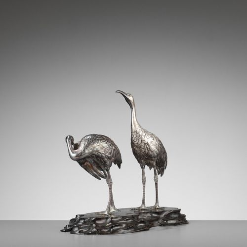 MUSASHIYA: A FINE AND RARE SILVERED OKIMONO OF A PAIR OF CRANES MUSASHIYA: UN FI&hellip;