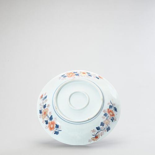 A LARGE IMARI PORCELAIN CHARGER GRAN CARGADOR DE PORCELANA IMARIJapón
, periodo &hellip;