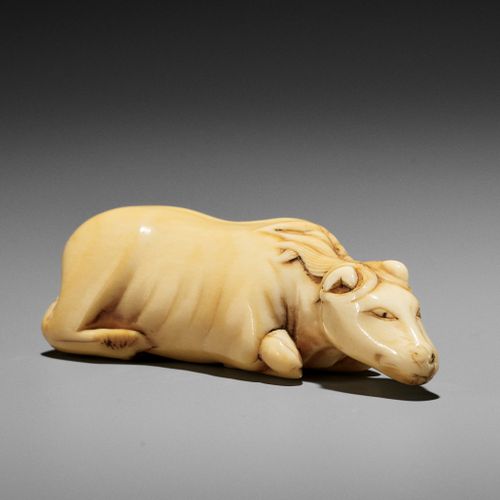 A RARE AND LARGE IVORY NETSUKE OF A COW-HORSE (USHI-UMA) RARO Y GRANDE NETSUKE D&hellip;