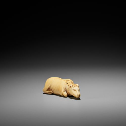 A RARE AND LARGE IVORY NETSUKE OF A COW-HORSE (USHI-UMA) RARO Y GRANDE NETSUKE D&hellip;