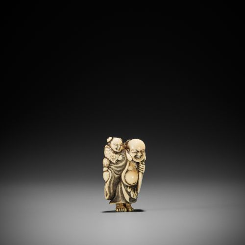 OKATORI: AN IVORY NETSUKE OF HOTEI AND KARAKO 冈取。HOTEI和KARAKO的IVORY NETSUKE
作者：O&hellip;