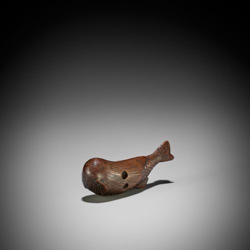 AN UNUSUAL WOOD NETSUKE OF A SWIMMING NINGYO (MERMAID) 一件不寻常的游鱼木雕
无署名
日本，18世纪末至1&hellip;