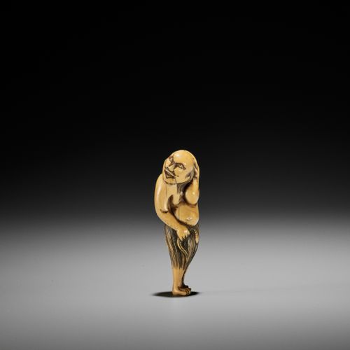 A RARE NETSUKE OF A MALE AWABI DIVER 罕见的男性阿瓦比潜水员网状图
无签名
日本，18世纪，江户时代（1615-1868）
&hellip;