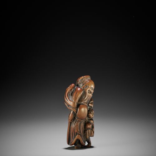 A LARGE WOOD NETSUKE OF SHOKI AND ONI 大型木制镇魂兽
无署名
 日本，可能是大阪，18世纪，江户时代（1615-1868）&hellip;