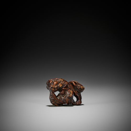 A POWERFUL WOOD NETSUKE OF A SHISHI WITH YOUNG A POWERFUL WOOD NETSUKE OF A SHIS&hellip;