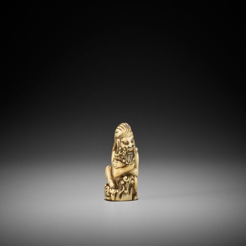 A RARE IVORY NETSUKE OF A FOREIGN DEVIL 罕见的外国魔鬼的象牙网罩
无签名
日本，18世纪，江户时代（1615-1868）&hellip;