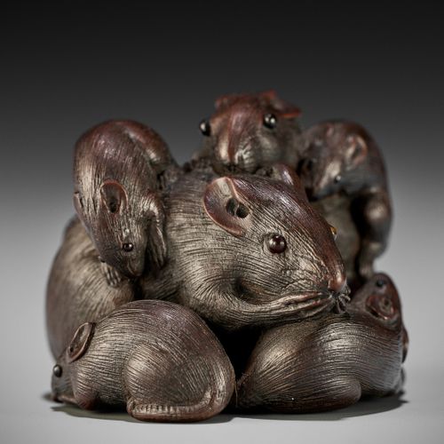 A WOOD NETSUKE OF A CLUSTER OF RATS, ATTRIBUTED TO KAIGYOKUDO MASATERU A WOOD NE&hellip;