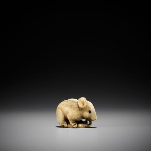 A POWERFUL AND LARGE KYOTO SCHOOL IVORY NETSUKE OF A RAT AND YOUNG UN PUISSANT E&hellip;