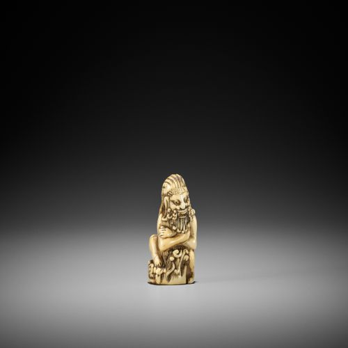 A RARE IVORY NETSUKE OF A FOREIGN DEVIL 罕见的外国魔鬼的象牙网罩
无签名
日本，18世纪，江户时代（1615-1868）&hellip;