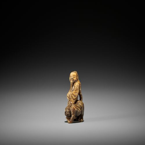 A SUPERB OSAKA SCHOOL IVORY NETSUKE OF SHORIKEN AND TIGER 一件极好的大阪学派IVORY NETSUKE&hellip;