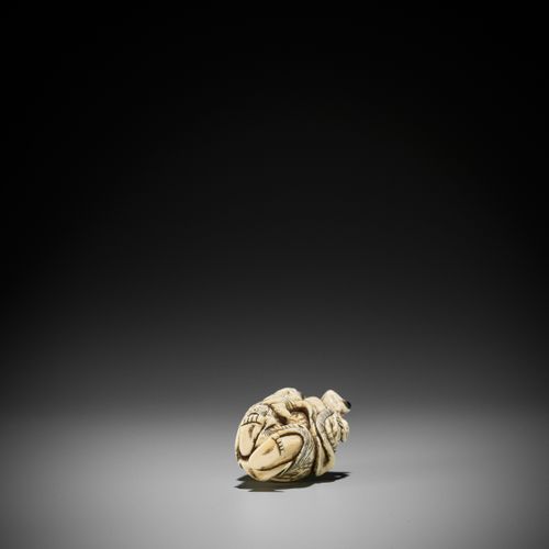 MASAMORI: A GOOD IVORY NETSUKE OF GAMA SENNIN MASAMORI: EIN GUTER NETSUKE VON GA&hellip;