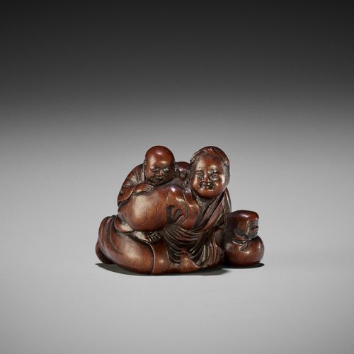 MASATOSHI: A FINE WOOD SHUNGA NETSUKE OF A WOMAN WITH TENGU MASK MASATOSHI: UN F&hellip;