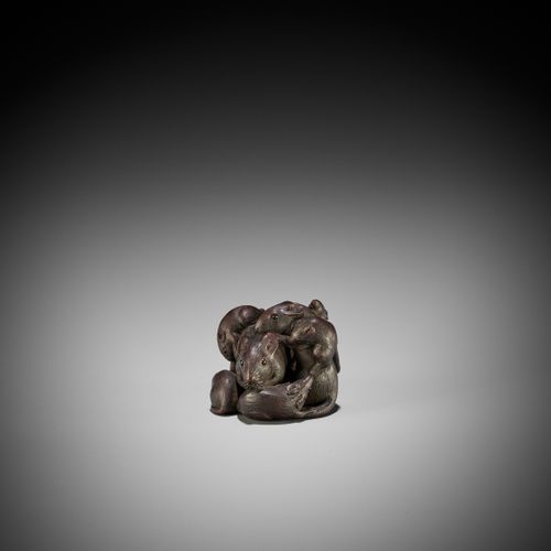 A WOOD NETSUKE OF A CLUSTER OF RATS, ATTRIBUTED TO KAIGYOKUDO MASATERU NETSUKE D&hellip;