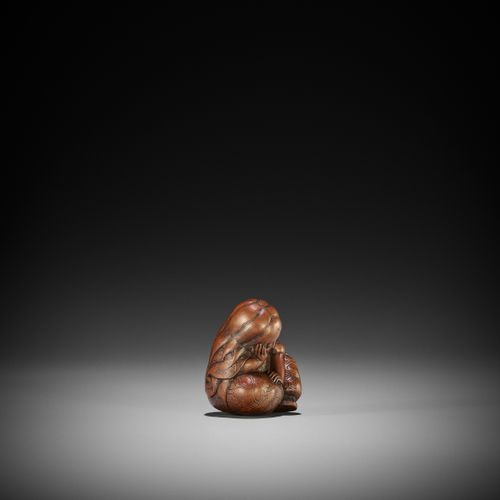 MASAJO: A FINE WOOD NETSUKE OF A SLUMBERING SHOJO MASAJO : UN FINE NETSUKE EN BO&hellip;