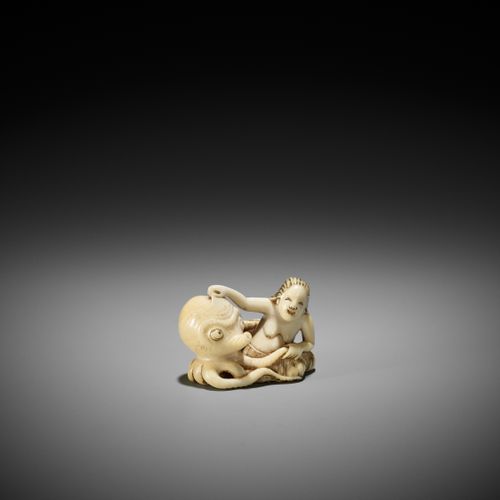 A RARE IVORY SHUNGA NETSUKE OF AN AMA WITH AMOROUS OCTOPUS UN RARO NETSUKE SHUNG&hellip;