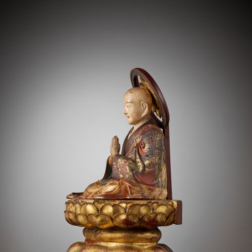 A POLYCHROME AND GILT-LACQUERED FIGURE OF A BUDDHIST MONK Japon, XVIe-XVIIe sièc&hellip;
