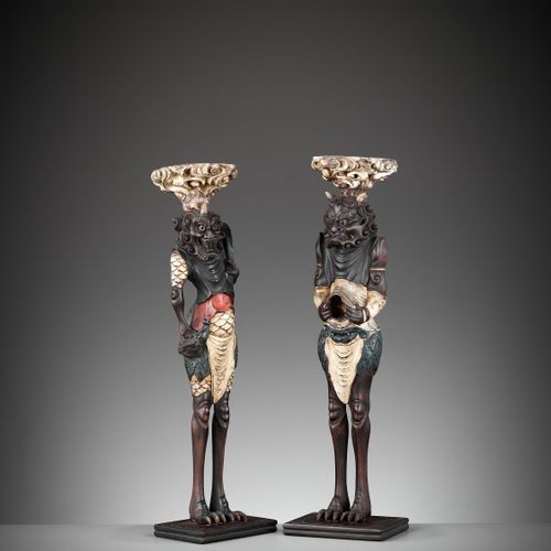 A PAIR OF PAINTED AND LACQUERED WOOD FIGURAL CANDLESTICKS DEPICTING ONI Giappone&hellip;