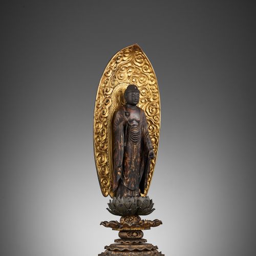 A LACQUER-GILT KAMAKURA WOOD FIGURE OF AMIDA NYORAI Giappone, XIII-XIV secolo, p&hellip;