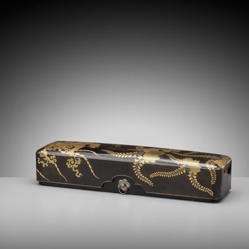 A LACQUER FUBAKO (DOCUMENT BOX) WITH HO-O BIRD AND PAULOWNIA 日本，19世纪

长方形，罗列地用金银&hellip;