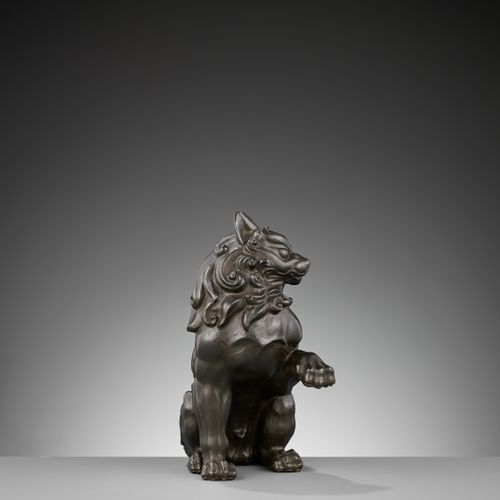 WAKO: A BRONZE OKIMONO OF A SHISHI Firmato Wako
Giappone, inizio XX secolo, epoc&hellip;