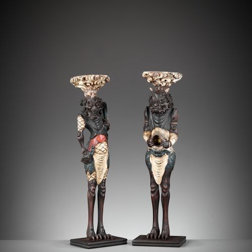 A PAIR OF PAINTED AND LACQUERED WOOD FIGURAL CANDLESTICKS DEPICTING ONI Japón, s&hellip;