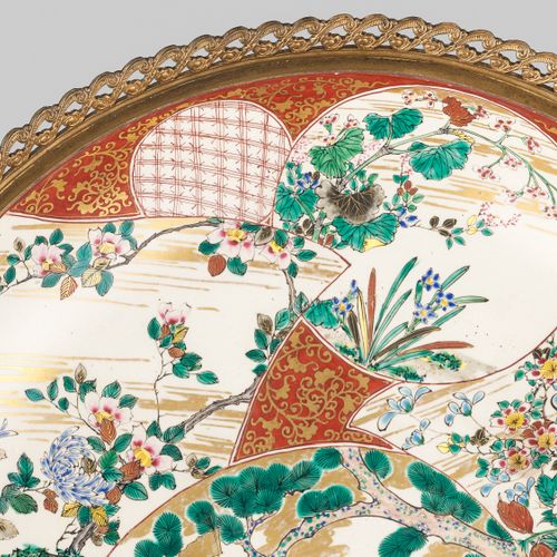 AN ORMOLU MOUNTED KUTANI BOWL Signé Dai Nihon Kutani zo
Japon, 19e siècle

La gr&hellip;
