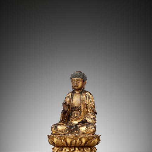 A LACQUER-GILT WOOD FIGURE OF AMIDA NYORAI 
Giappone, XVIII secolo, periodo Edo &hellip;