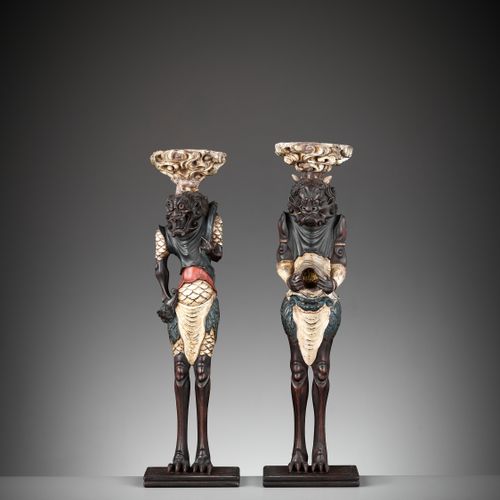 A PAIR OF PAINTED AND LACQUERED WOOD FIGURAL CANDLESTICKS DEPICTING ONI Japon, X&hellip;