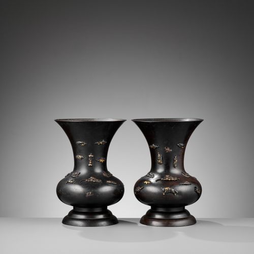AN IMPRESSIVE PAIR OF BRONZE VASES INLAD WITH MANY FINE MENUKI Japan, late 19th &hellip;