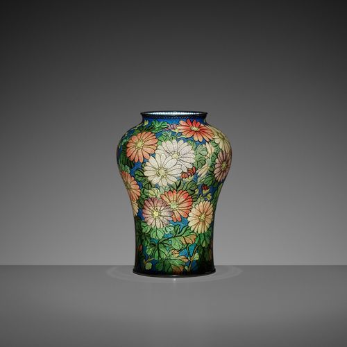 A SUPERB PLIQUE-À-JOUR VASE WITH CHRYSANTHEMUMS, ATTRIBUTED TO HATTORI TADASABUR&hellip;