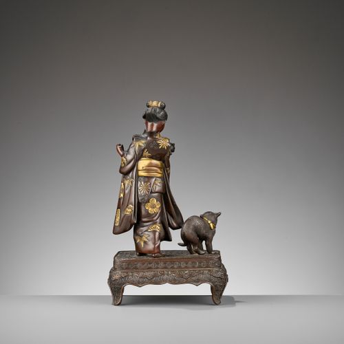 MIYAO: A RARE GOLD-INLAID BRONZE OKIMONO OF A LADY WITH CATS Von Miyao Eisuke au&hellip;