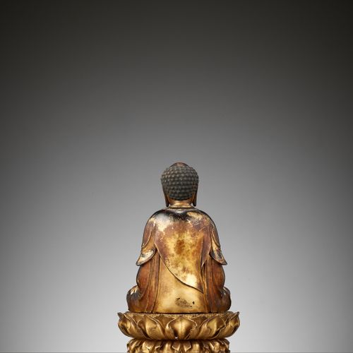 A LACQUER-GILT WOOD FIGURE OF AMIDA NYORAI 
Giappone, XVIII secolo, periodo Edo &hellip;