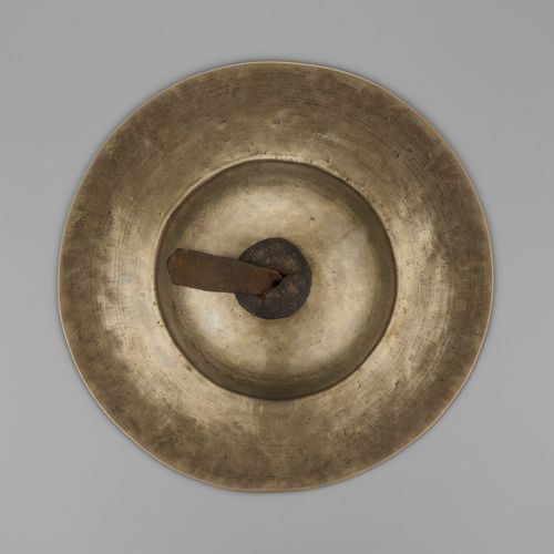 A PAIR OF BRONZE CYMBALS, BO, XUANDE MARK AND PERIOD, DATED 1431 A PAIR OF BRONZ&hellip;