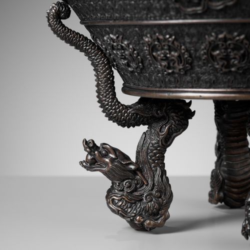 OSHIMA JOUN: A SUPERB AND LARGE BRONZE KORO AND COVER WITH MYTHICAL BEASTS AND S&hellip;