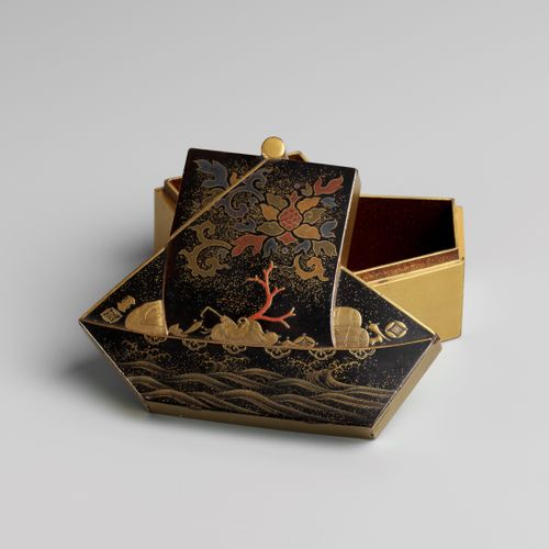 SATO: A RARE BLACK AND GOLD LACQUER KOBAKO AND COVER IN THE FORM OF THE TAKARABU&hellip;