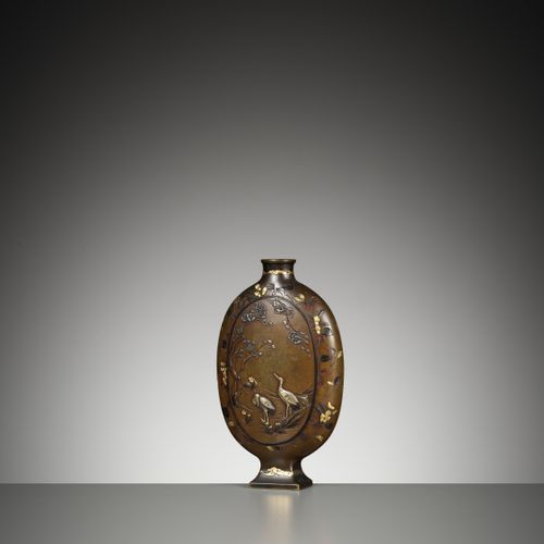 NOGAWA : A FINE PARCEL-GILT AND INLAID BRONZE 'CORMORANT FISHERMEN' MOON FLASK N&hellip;