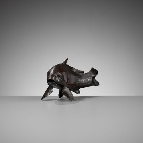 OSHIMA JOUN: A SUPERB BRONZE OKIMONO OF A CARP OSHIMA JOUN : SUPERBE OKIMONO EN &hellip;