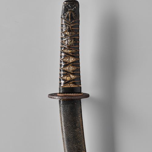 AN EXTREMELY RARE KUBIKIRI ('HEAD-CUTTER') TANTO IN KOSHIRAE AN EXTREMELY RARE K&hellip;