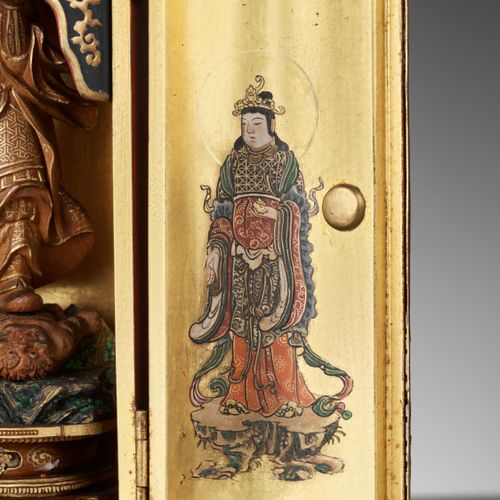 A FINE GOLD AND RED LACQUER ZUSHI (PORTABLE SHRINE) DEPICTING BISHAMONTEN 精美的金红色&hellip;