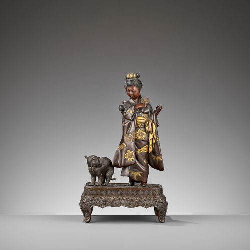MIYAO: A RARE GOLD-INLAID BRONZE OKIMONO OF A LADY WITH CATS MIYAO: RARO OKIMONO&hellip;