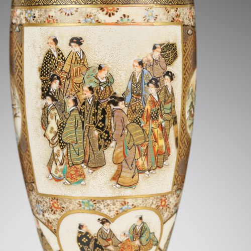 A FINE SATSUMA CERAMIC VASE JARRO DE CERÁMICA DE SATSUMA
Japón, periodo Meiji (1&hellip;