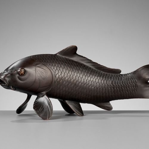 OSHIMA JOUN: A SUPERB BRONZE OKIMONO OF A CARP OSHIMA JOUN : SUPERBE OKIMONO EN &hellip;