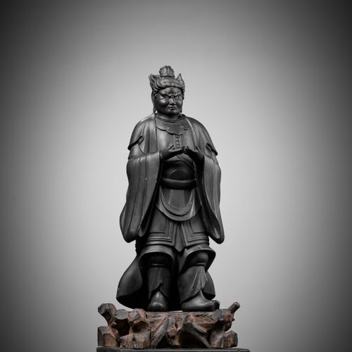A LARGE AND RARE WOOD STATUE OF A GUARDIAN 大型罕见的守护者木雕
日本，14-16世纪，室町时代（1336-1573）&hellip;
