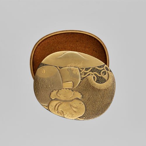 A GOLD LACQUER KOGO (INCENSE CONTAINER) WITH LUCKY OBJECTS (TAKARAMONO) A GOLD L&hellip;