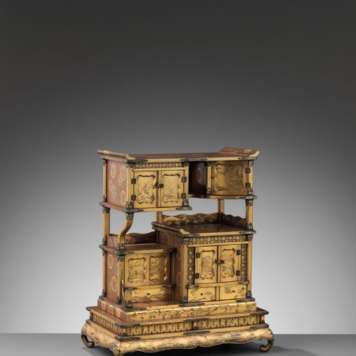 A SUPERB AND RARE SMALL GOLD-LACQUER SHODANA (DISPLAY CABINET) WITH STAND EIN SU&hellip;