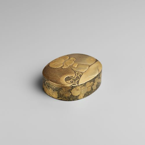 A GOLD LACQUER KOGO (INCENSE CONTAINER) WITH LUCKY OBJECTS (TAKARAMONO) KOGO (CO&hellip;