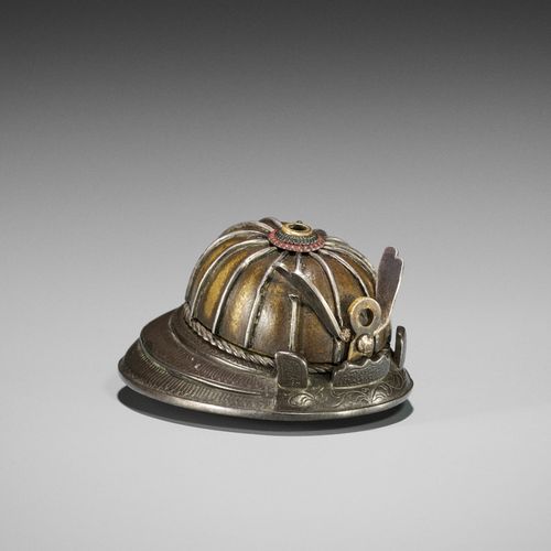 NORITSUGU: A RARE SILVER AND MIXED-METAL NETSUKE OF A KABUTO NORITSUGU:罕见的银和混合金属&hellip;