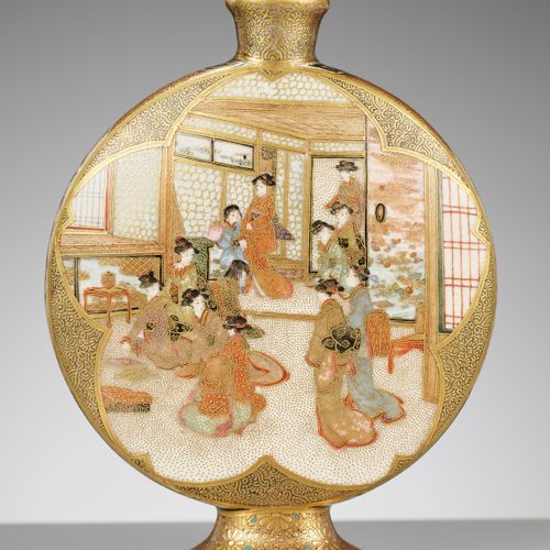 A SATSUMA CERAMIC MOON FLASK A SATSUMA CERAMIC MOON FLASK
Japan, Meiji period (1&hellip;